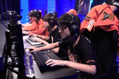 大招准备？BLG下路密集练习寒冰+女枪等非常规组合